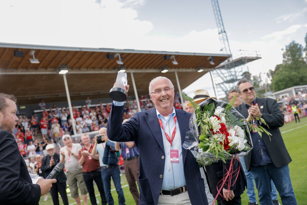 "Svennis" hailed in Degerfors: Tears and warmth