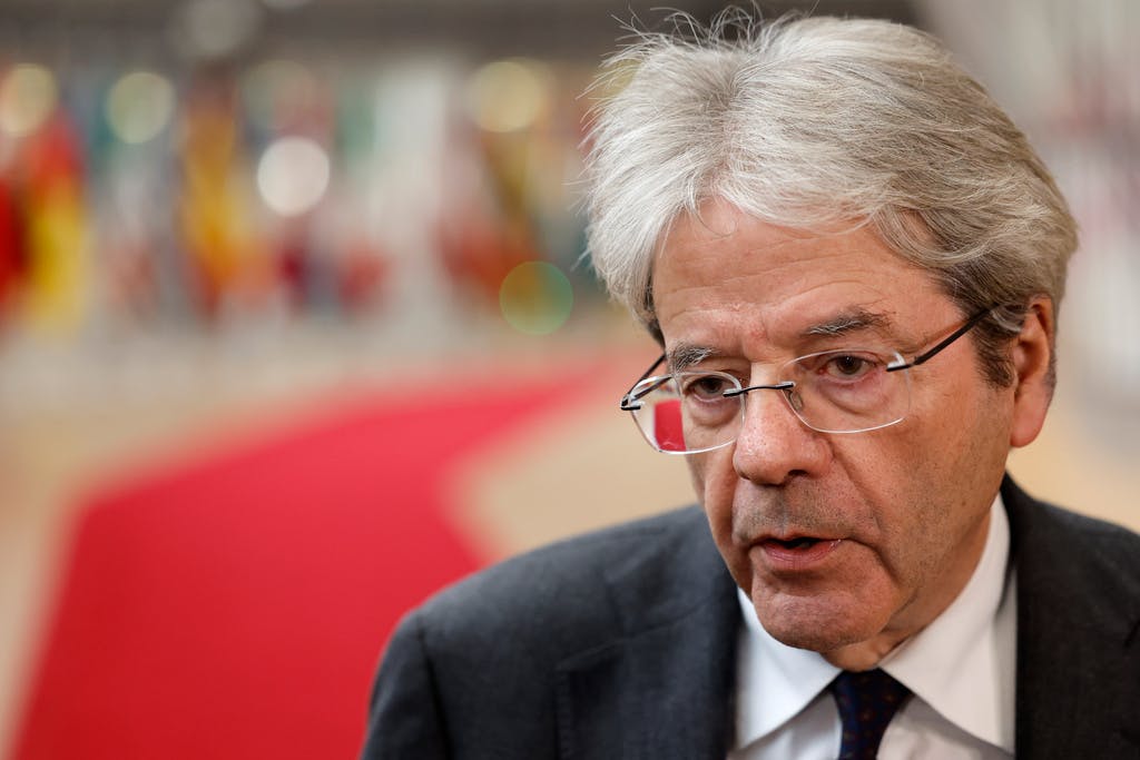 EU warns of deficits in Italy and France