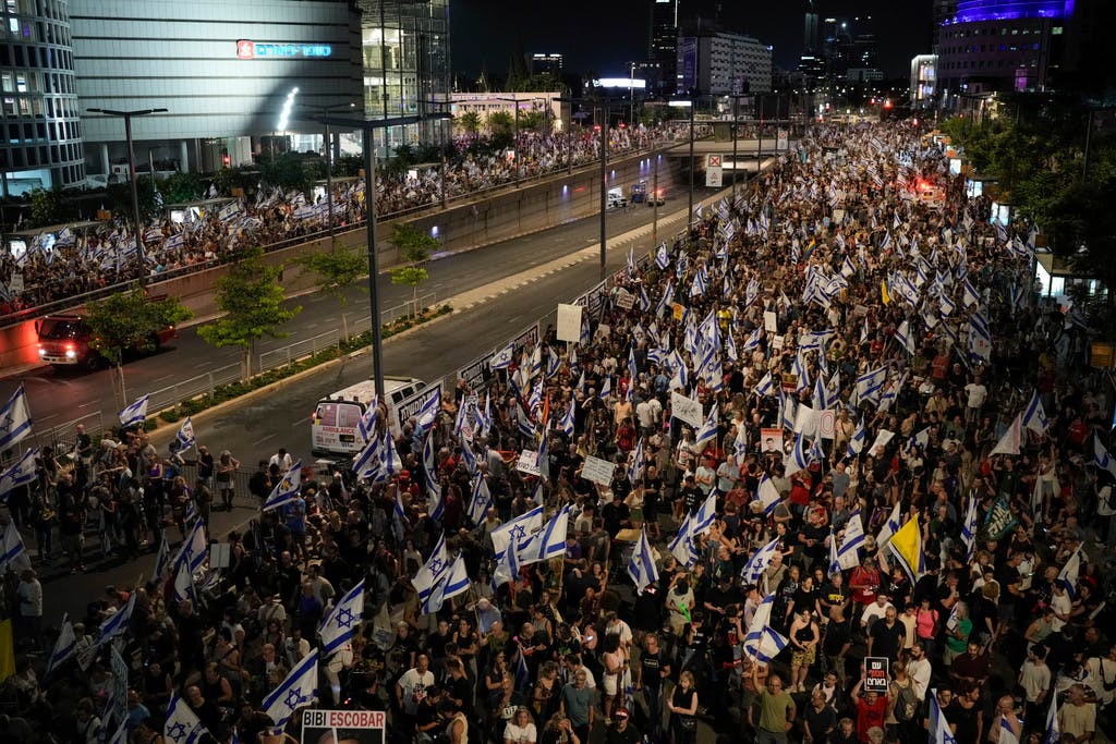 Israelis continue to protest against Netanyahu
