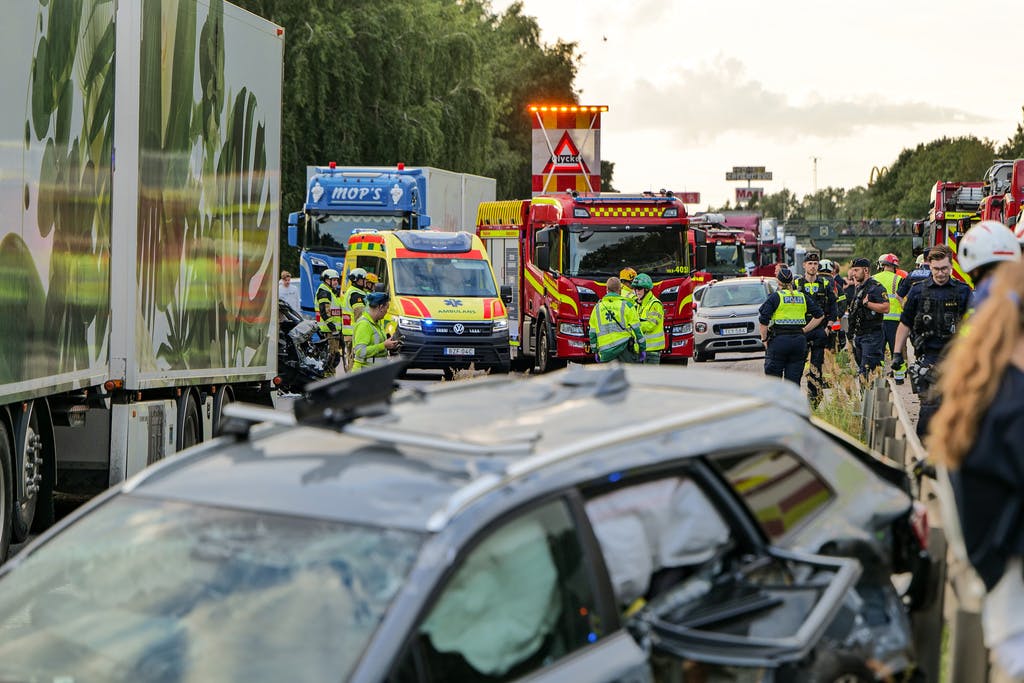 Multiple Vehicle Collision on E6 – 17 Injured