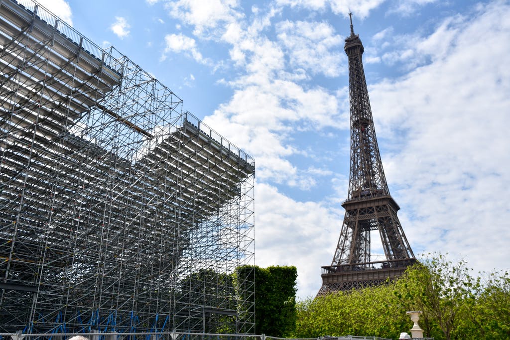 Coffin mystery at the Eiffel Tower – Russian connection being investigated