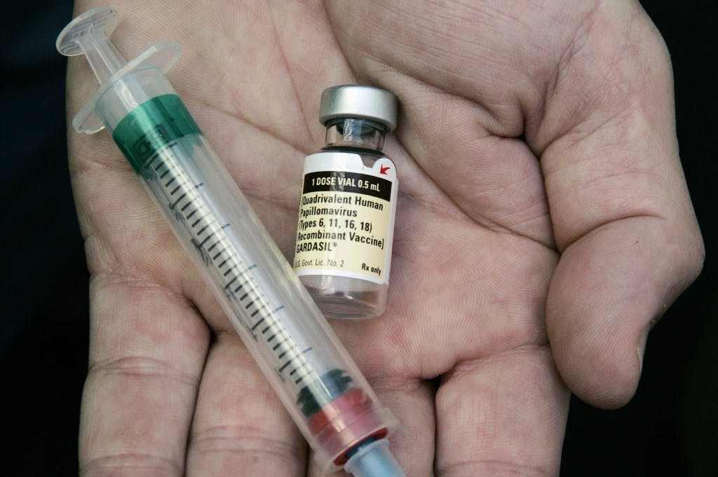 Few men vaccinated against HPV – too expensive