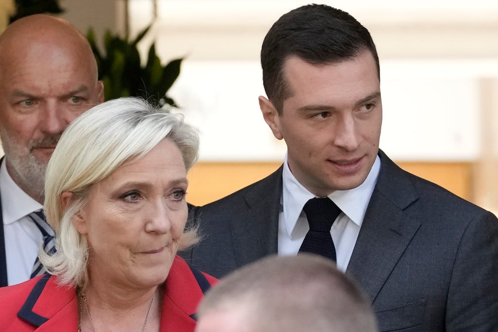 Le Pen's party in clear lead in France