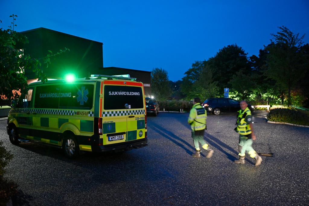 Eight taken to hospital after lightning strike on Lidingö