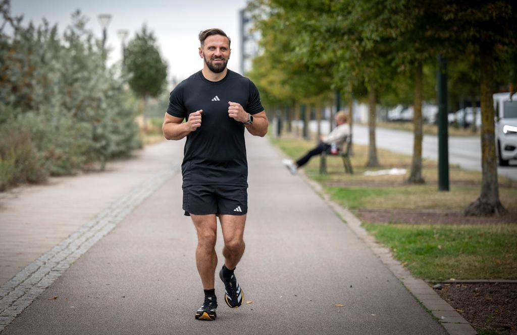 Visually Impaired Sprinter Runs Half-Marathon – with the Help of AI