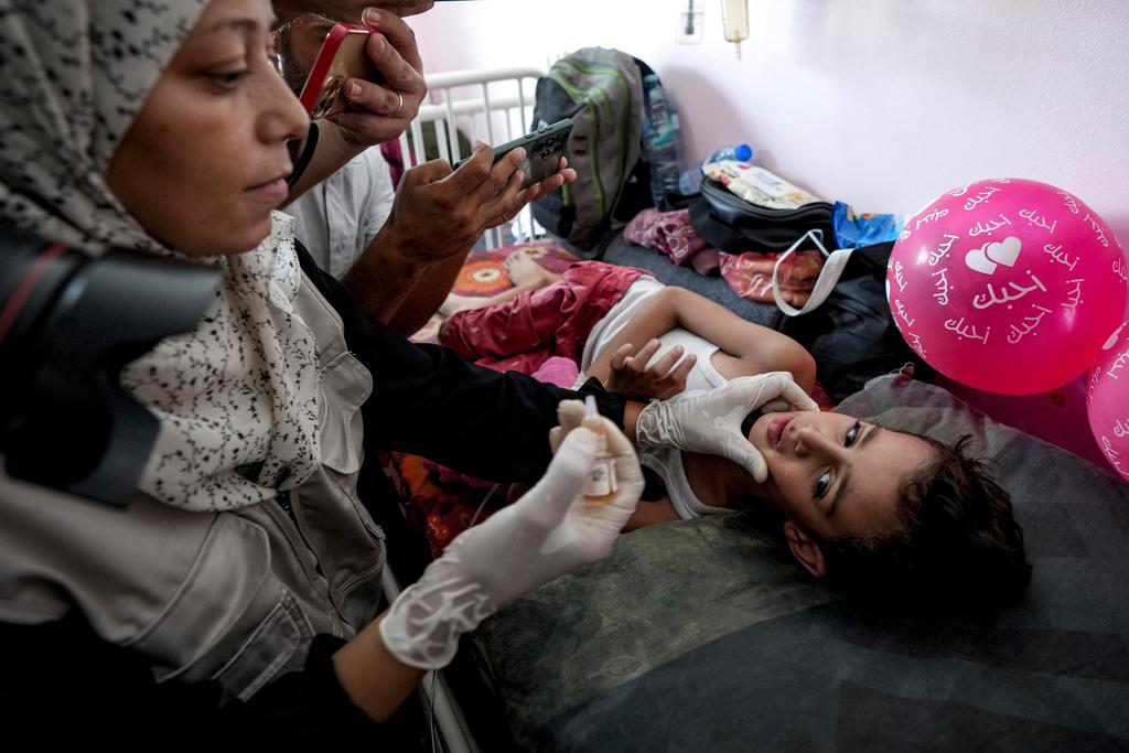 A quarter of Gaza's children vaccinated against polio