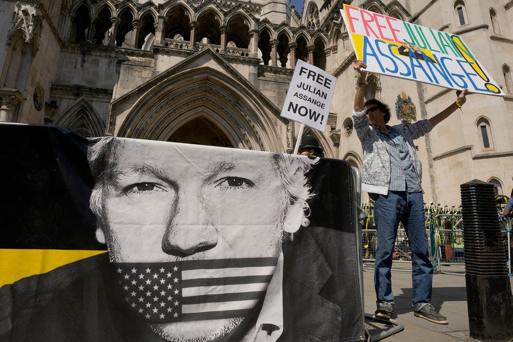  All the Twists and Turns Surrounding Julian Assange