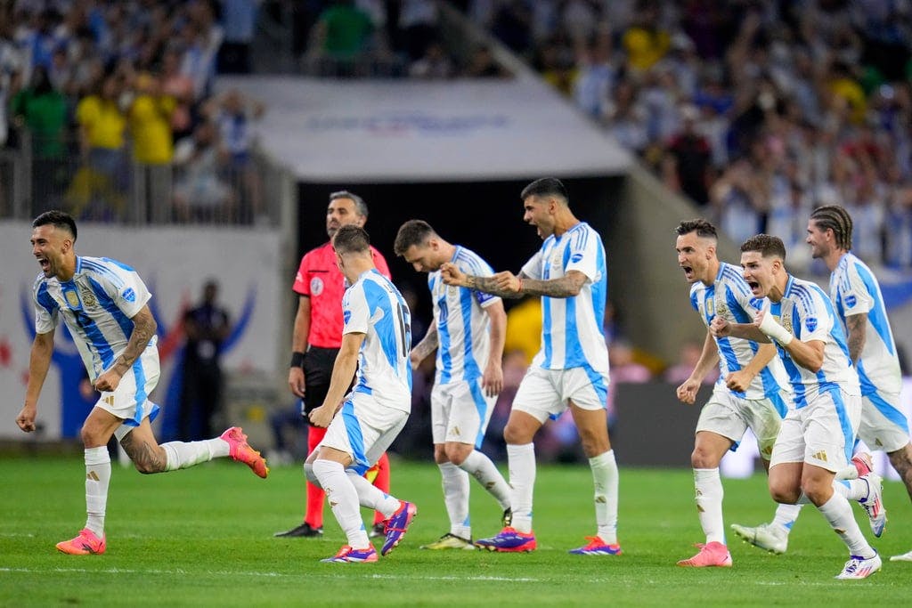 Argentina reaches semifinal after penalty shootout