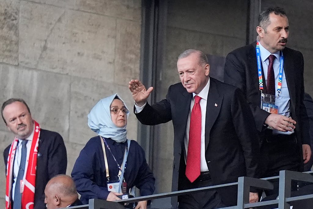 Erdogan shows up at the Olympic Stadium