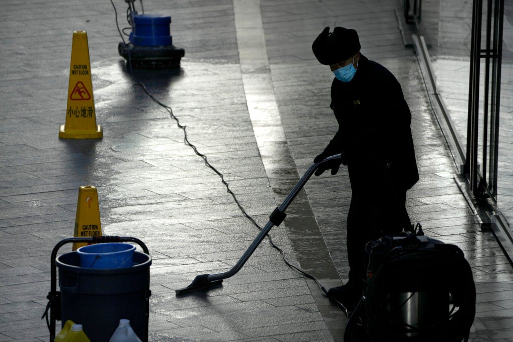 China's Service Sector Slows Down