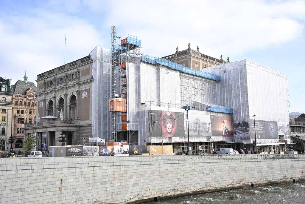 The Government Proceeds with the Renovation of the Opera