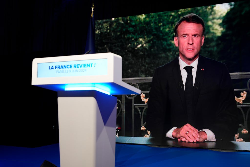 The French new election: "Macron is playing Russian roulette"