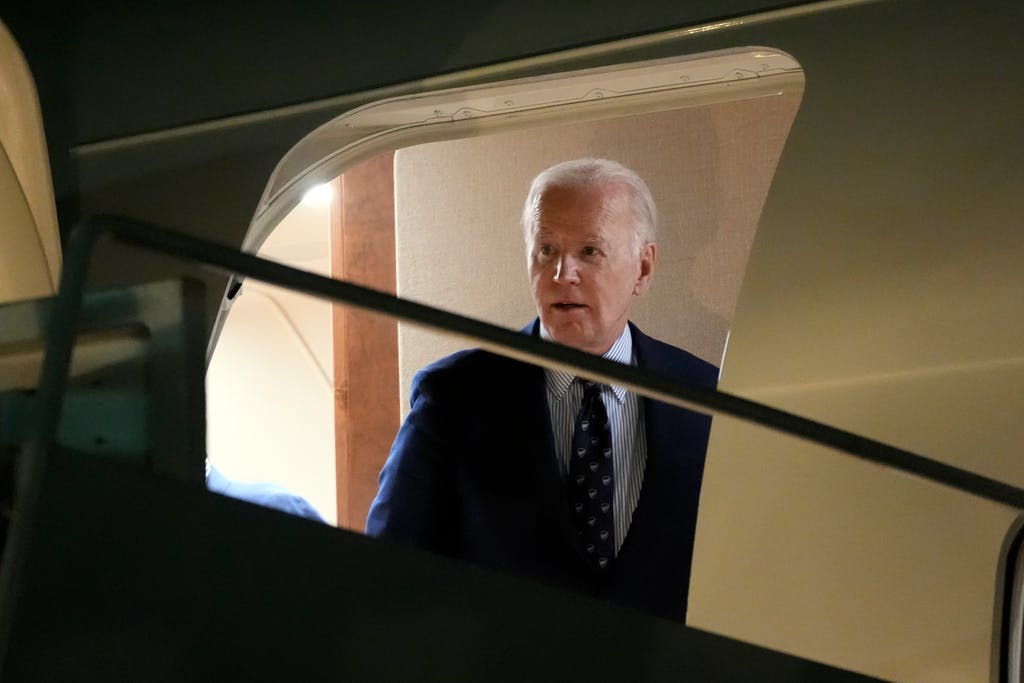 Biden turns right with tough asylum rule