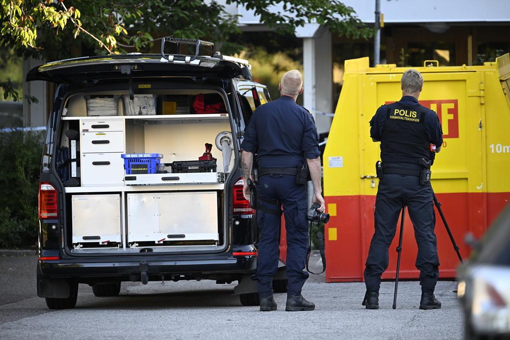 Man arrested on suspicion of balcony murder