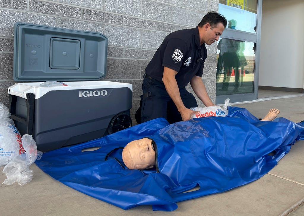 Ice-filled body bags to save lives in the USA's hottest city