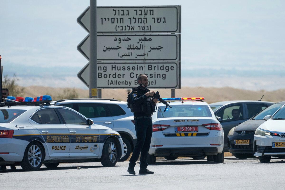 Jordan extends border closure after shooting