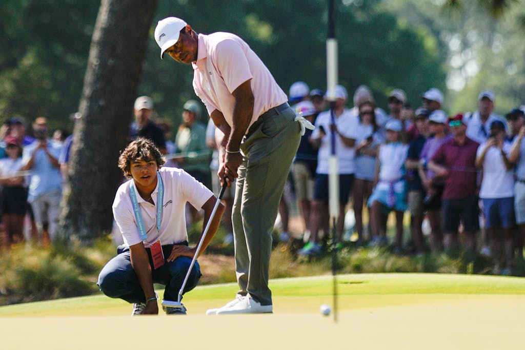 Woods' new swing coach: 15-year-old son Charlie