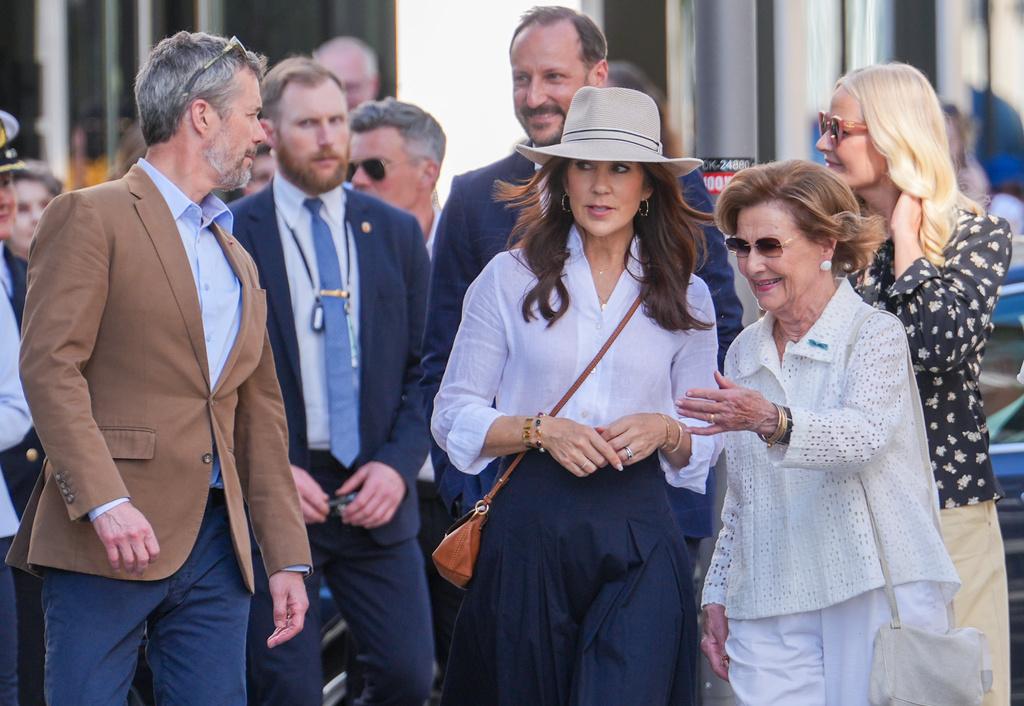 The Danish royal couple declines the princess's wedding