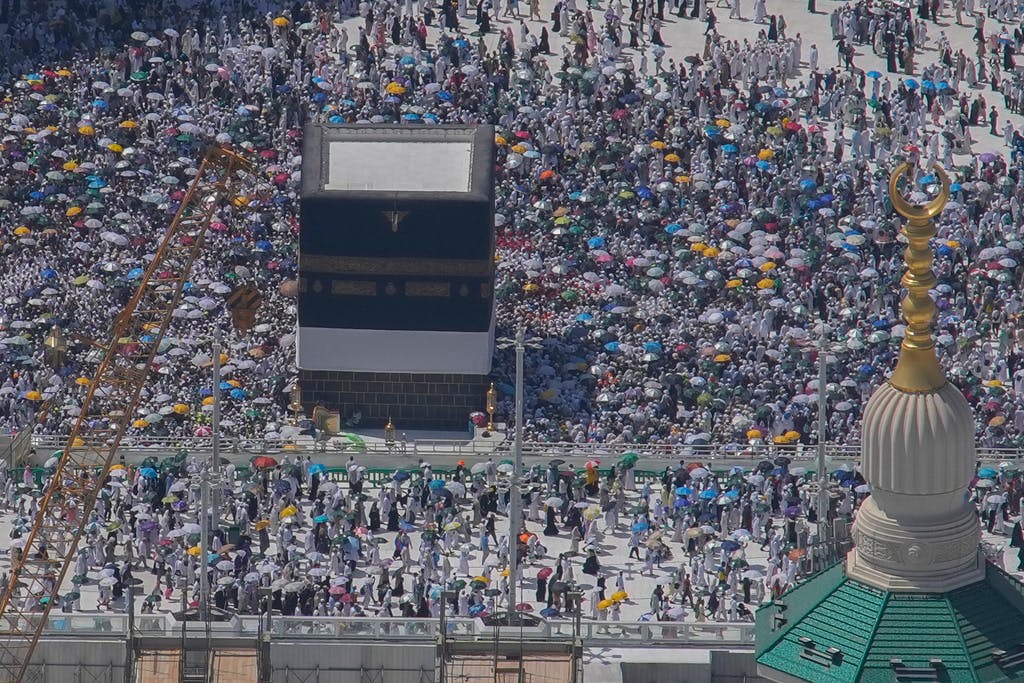Hundreds Dead from Heat During Hajj