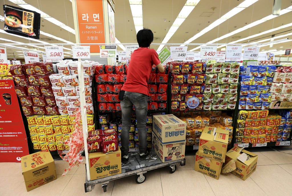 New threat to South Korea's highest mountain - instant noodles