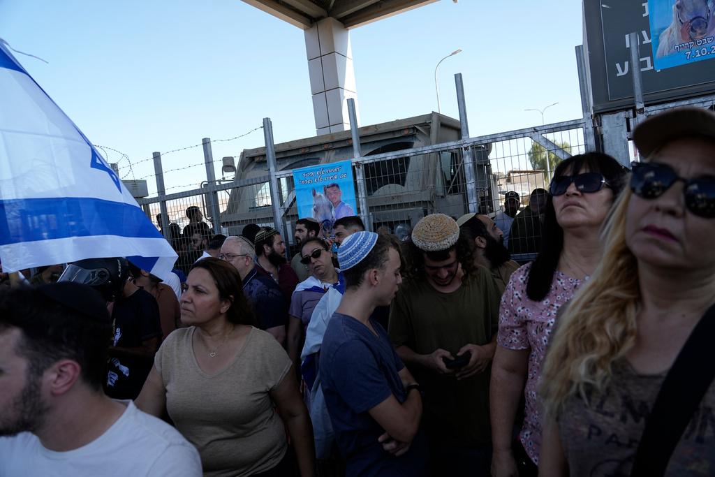 Ministers clash over storming of Israeli base