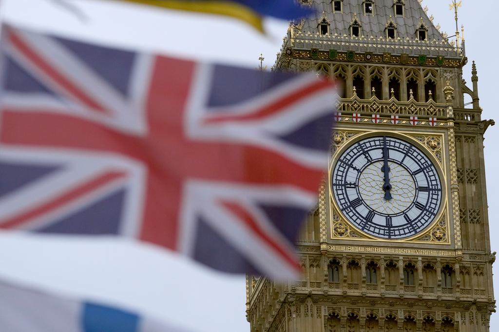 United Kingdom lowers interest rate